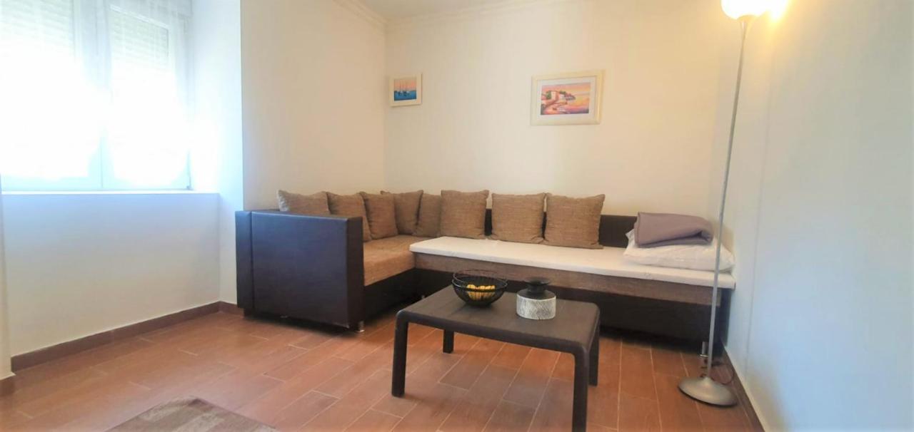 Apartment Fain - Private Parking Zadar Exteriör bild
